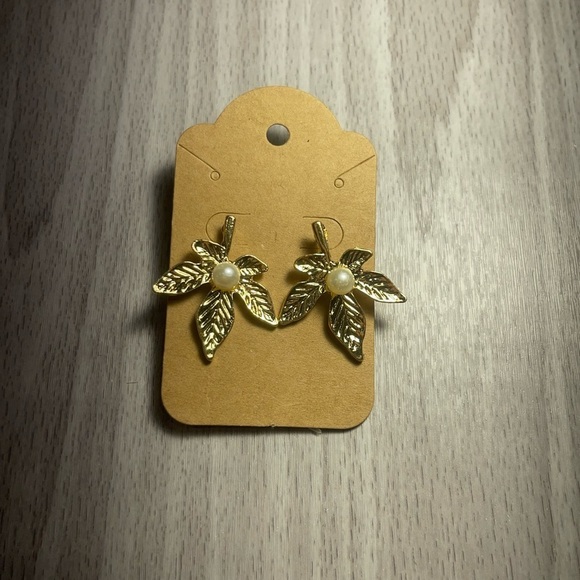 GOLD Tone Based Metal Pearl Accented Leaf Design Drop Post Stud Earrings - Picture 4 of 5